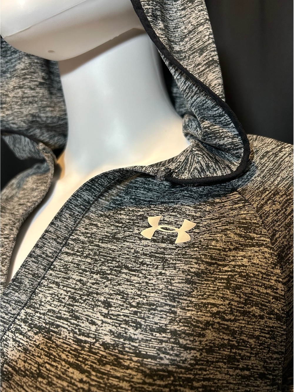Under Amour heat gear pullover - Picture 3 of 5